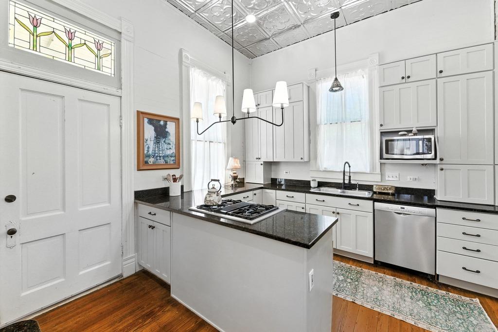 624 Saint Louis St, Gonzales, TX 78629