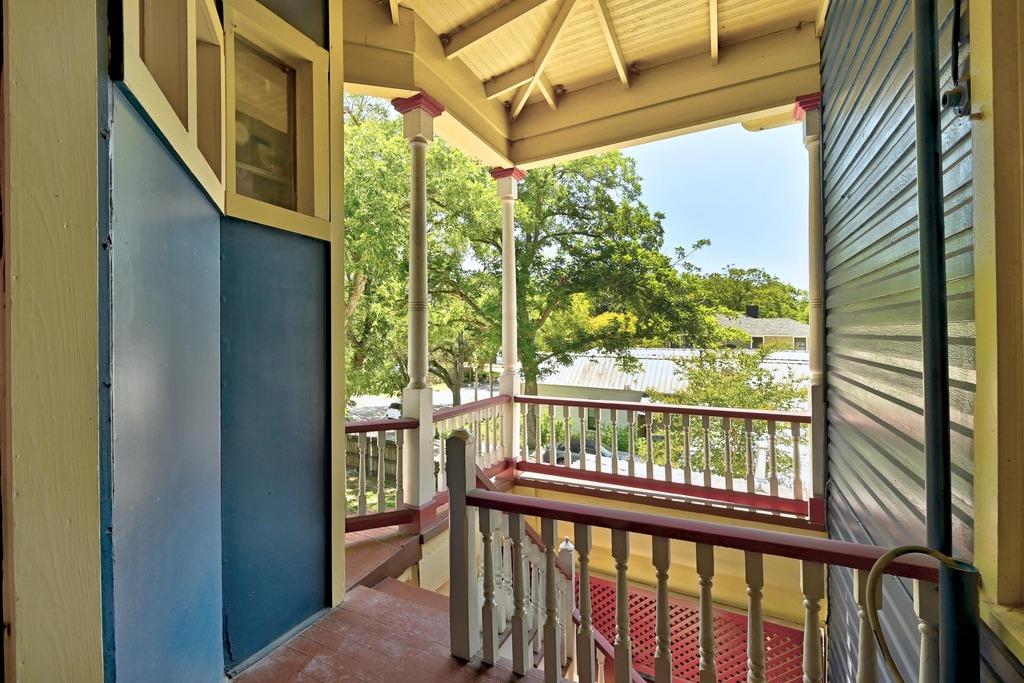 624 Saint Louis St, Gonzales, TX 78629