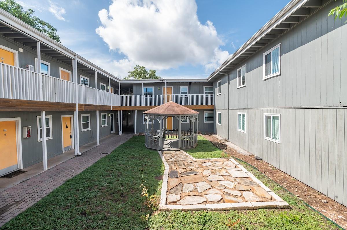 2401 Manor Rd # 114, Austin, TX 78722
