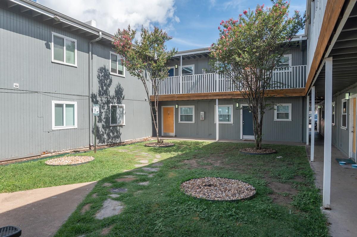 2401 Manor Rd # 114, Austin, TX 78722