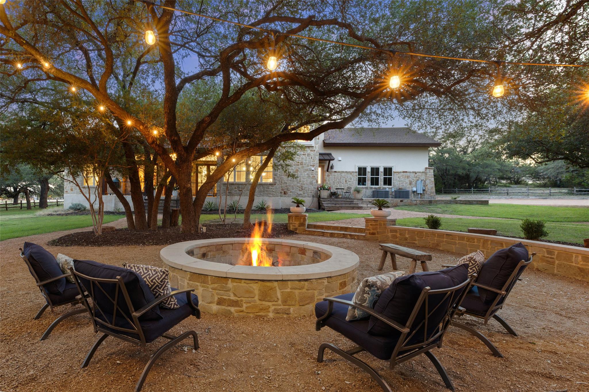 23923 Tres Coronas Dr, Spicewood, TX 78669