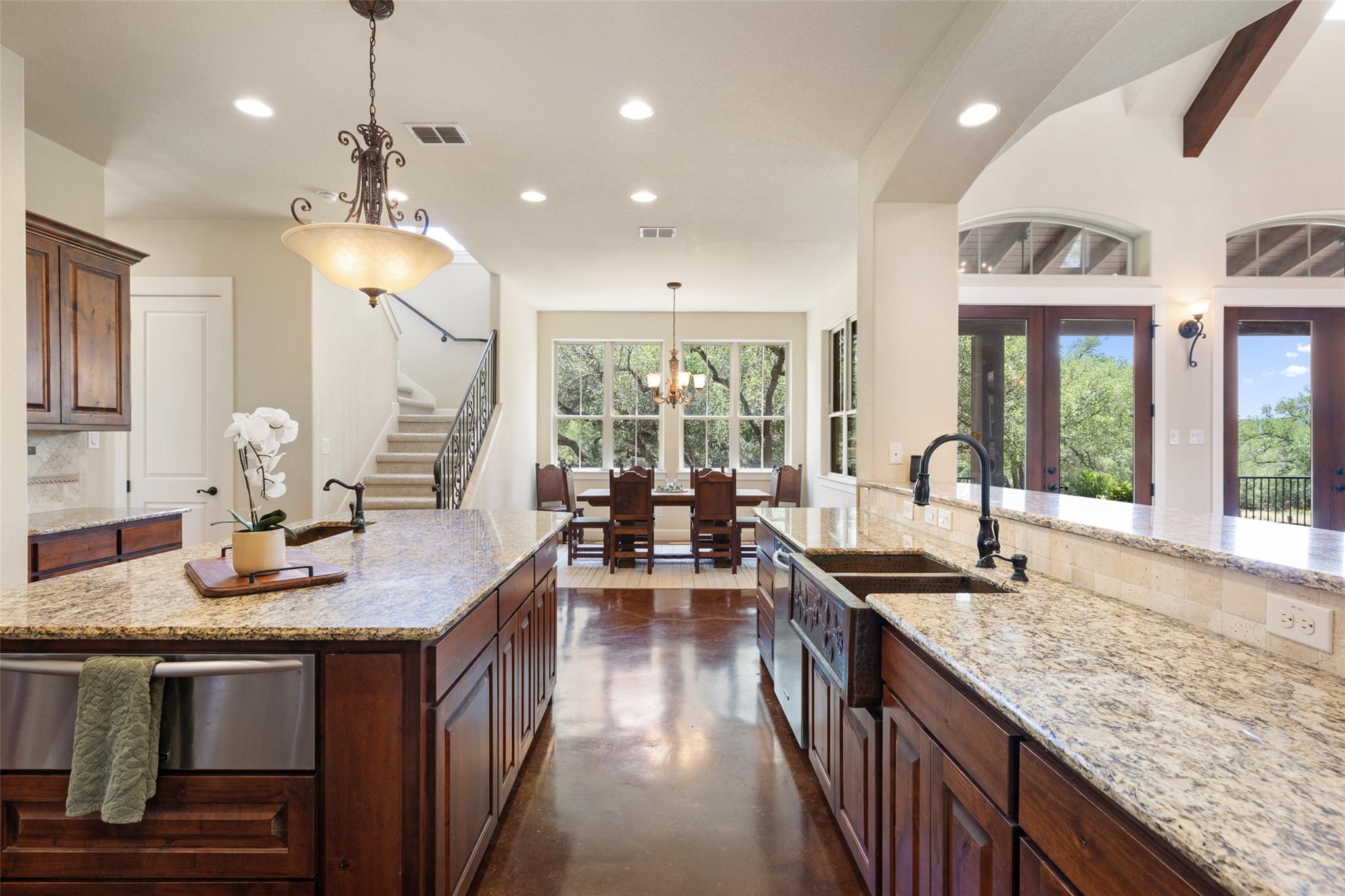 23923 Tres Coronas Dr, Spicewood, TX 78669