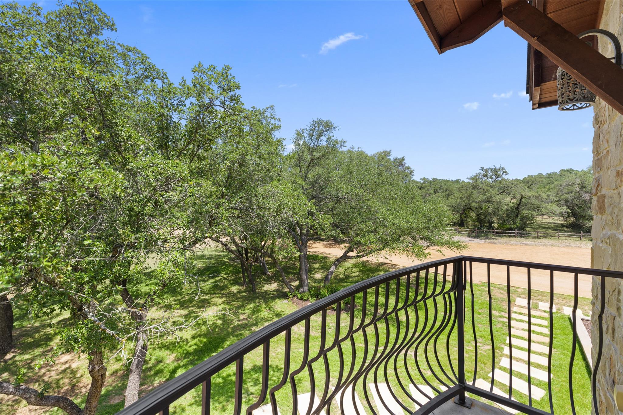 23923 Tres Coronas Dr, Spicewood, TX 78669