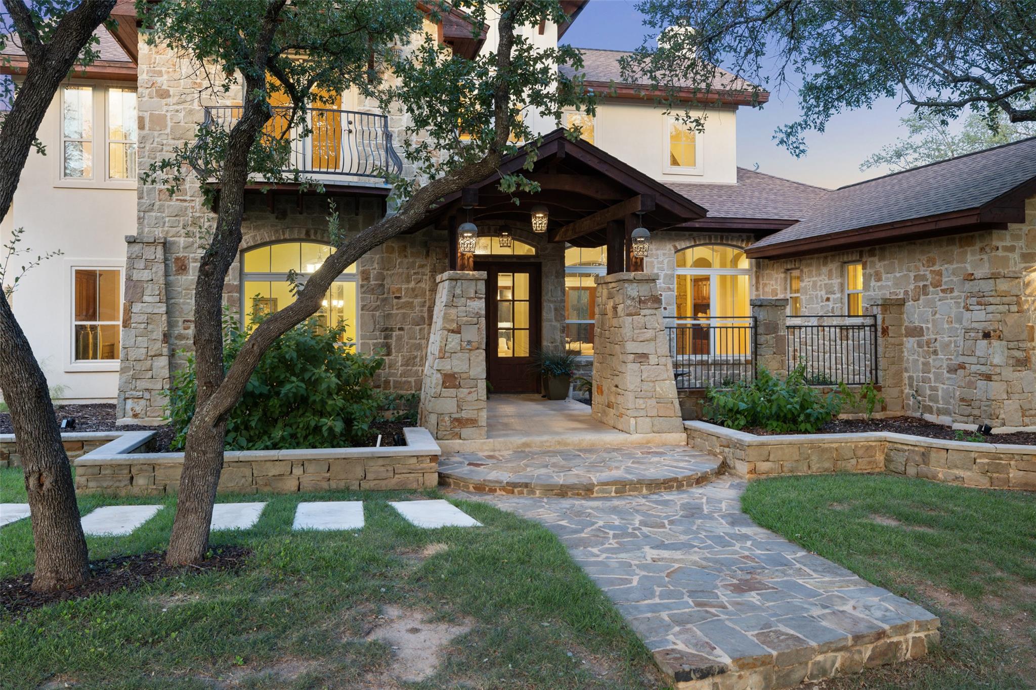 23923 Tres Coronas Dr, Spicewood, TX 78669