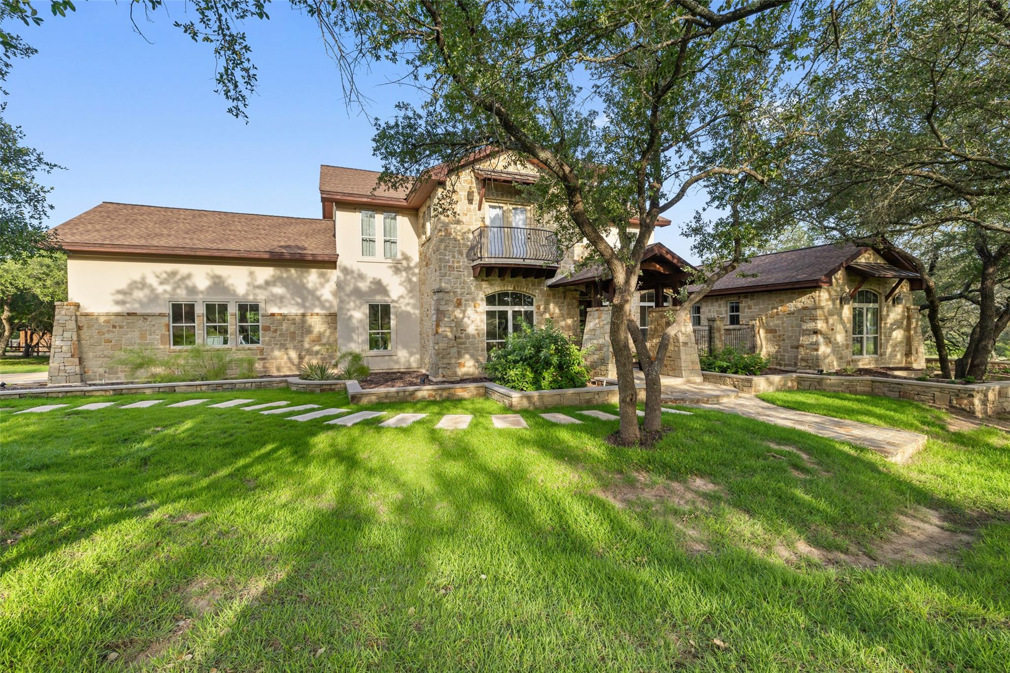 23923 Tres Coronas Dr, Spicewood, TX 78669