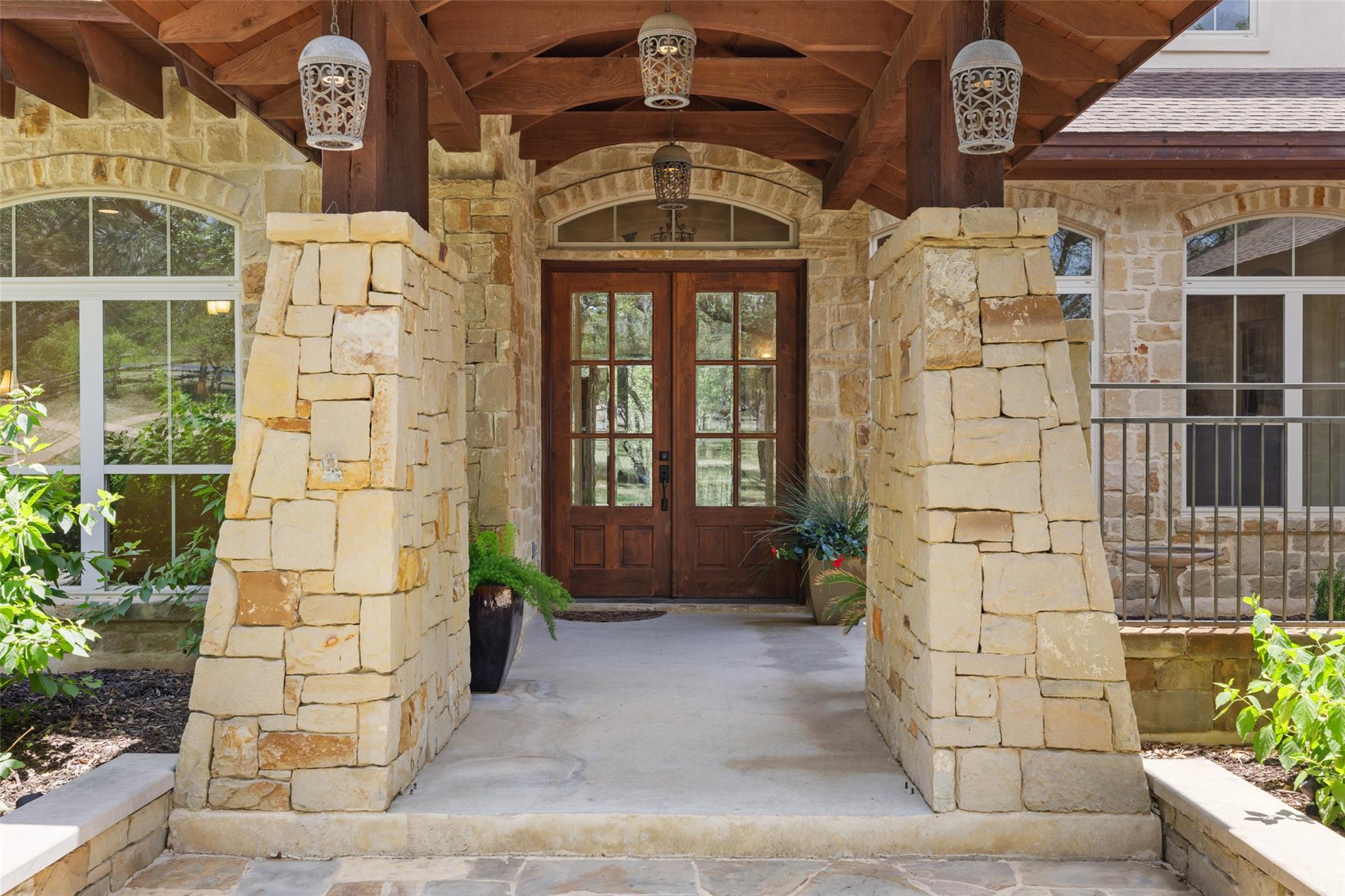 23923 Tres Coronas Dr, Spicewood, TX 78669