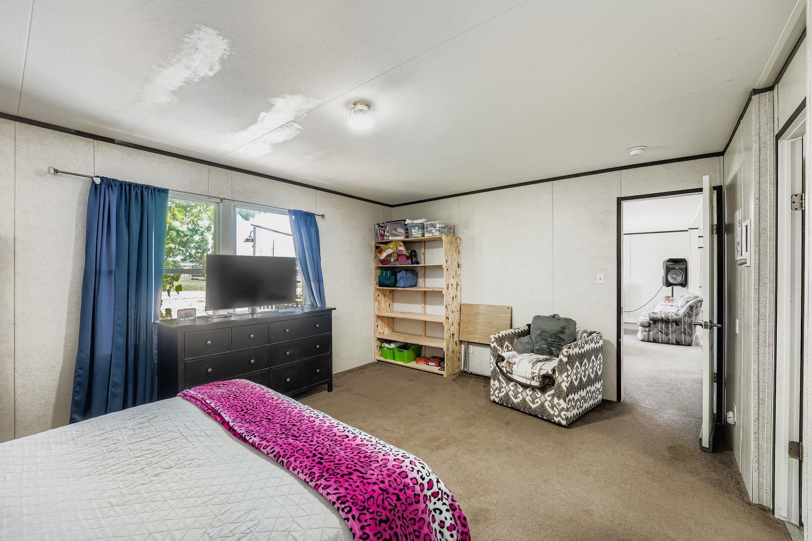 435 Still Meadow Dr, Dale, TX 78616