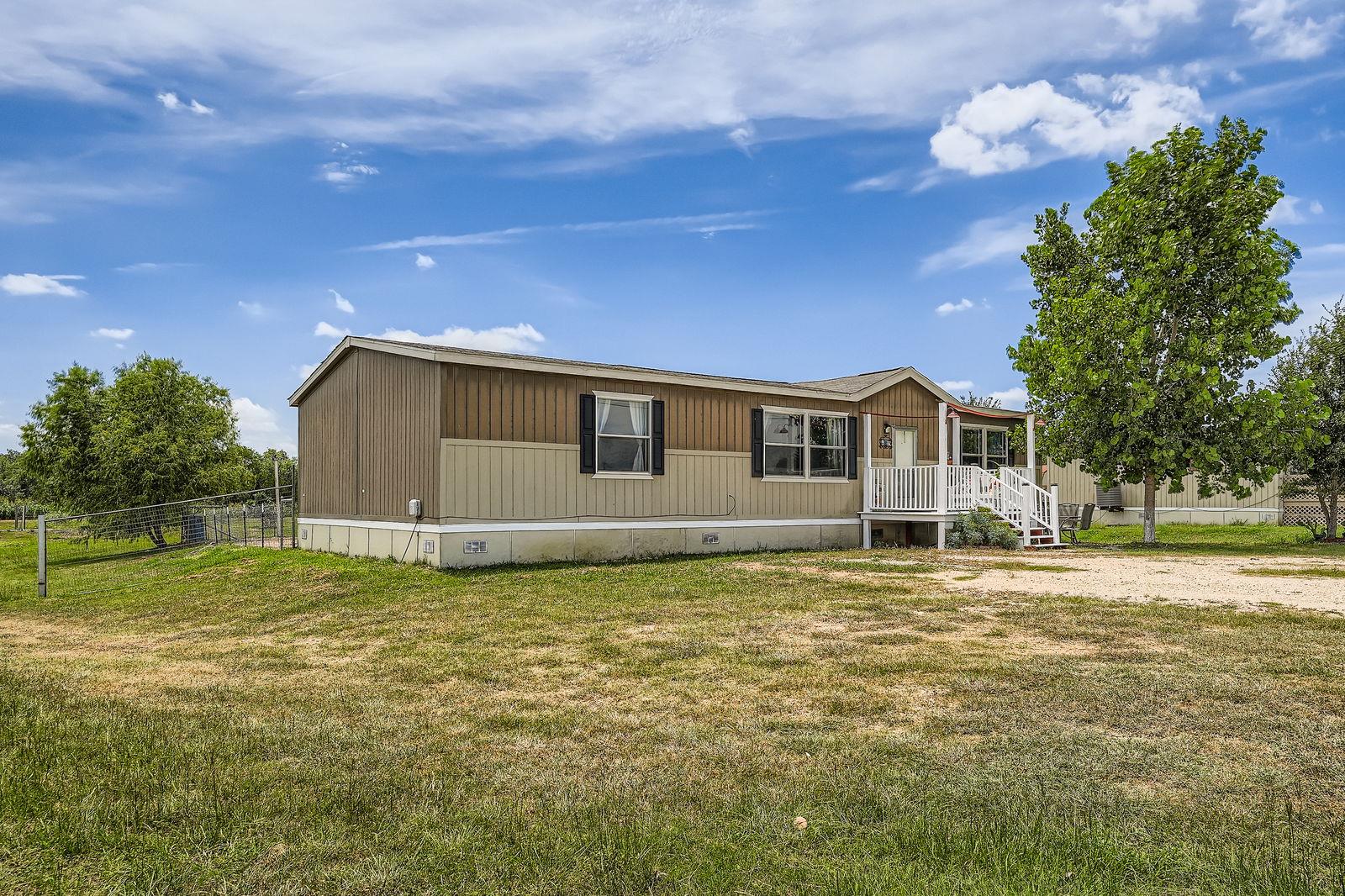 435 Still Meadow Dr, Dale, TX 78616