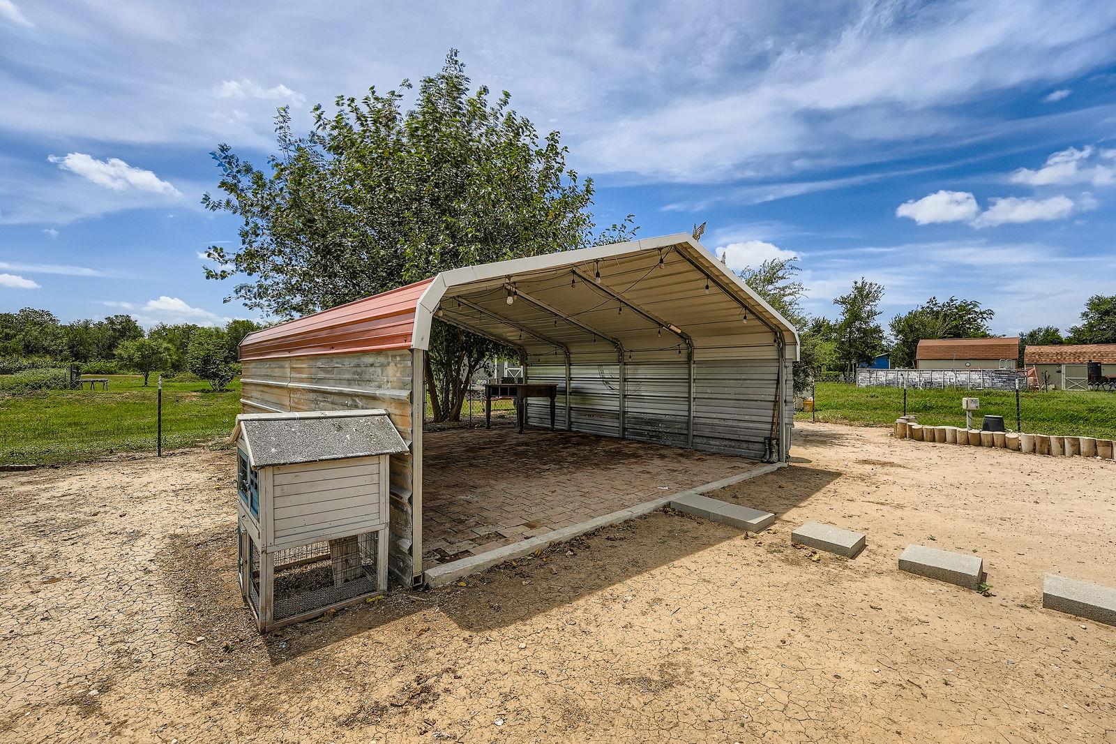 435 Still Meadow Dr, Dale, TX 78616