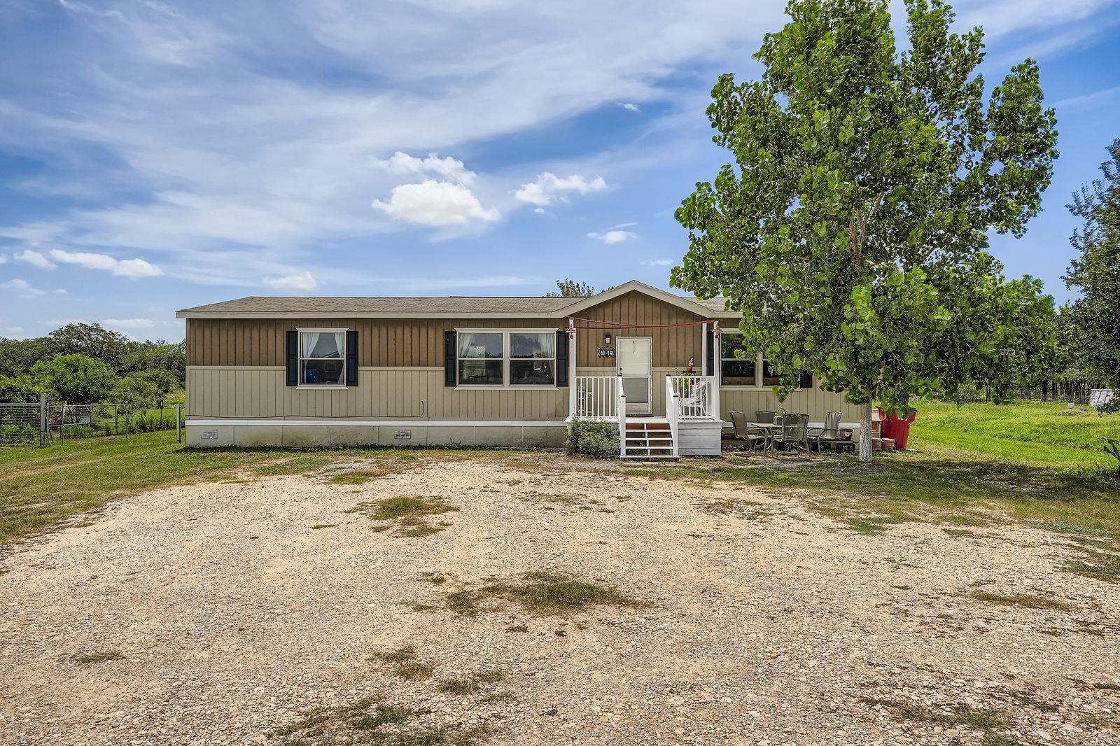 435 Still Meadow Dr, Dale, TX 78616