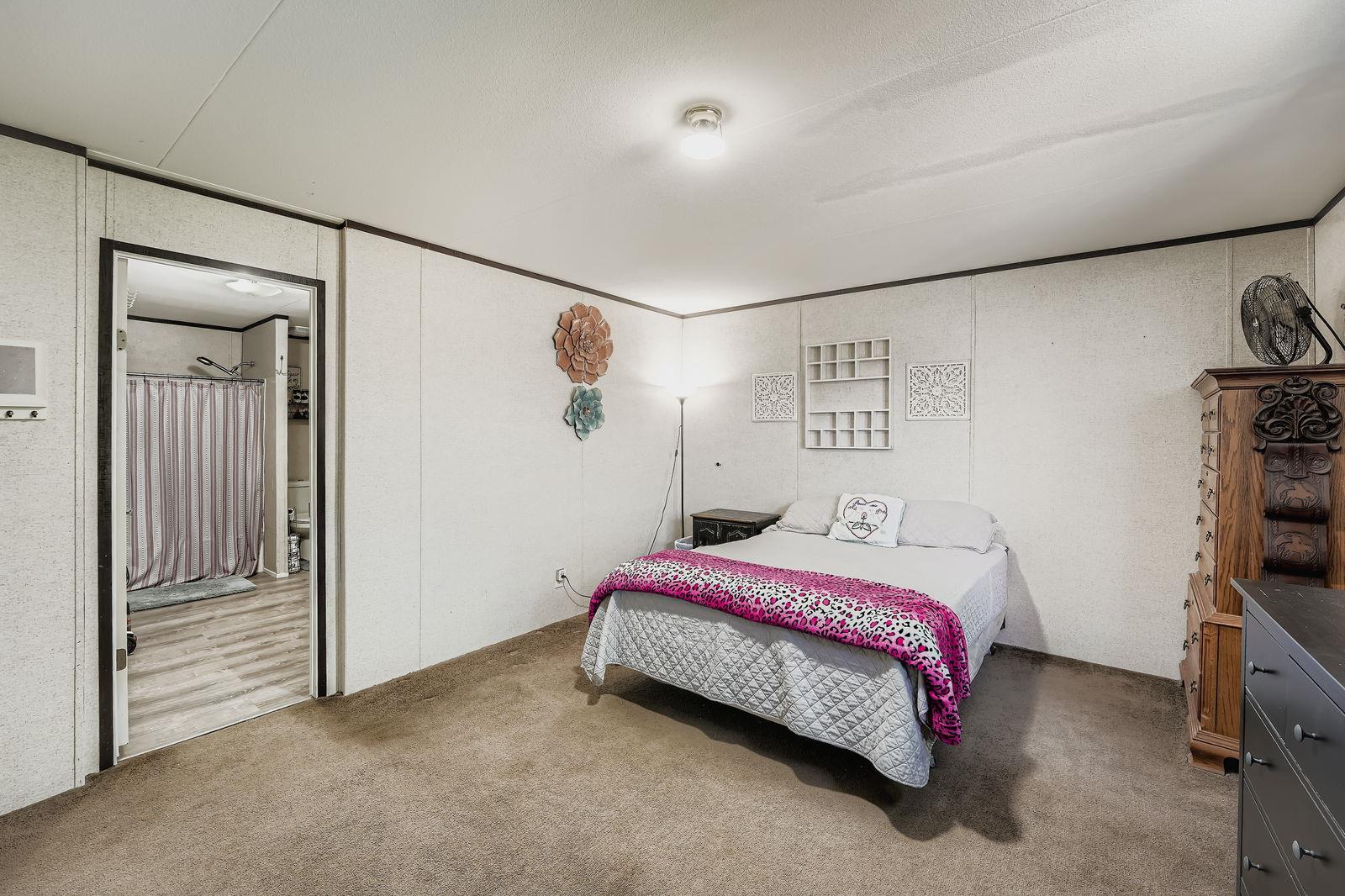 435 Still Meadow Dr, Dale, TX 78616