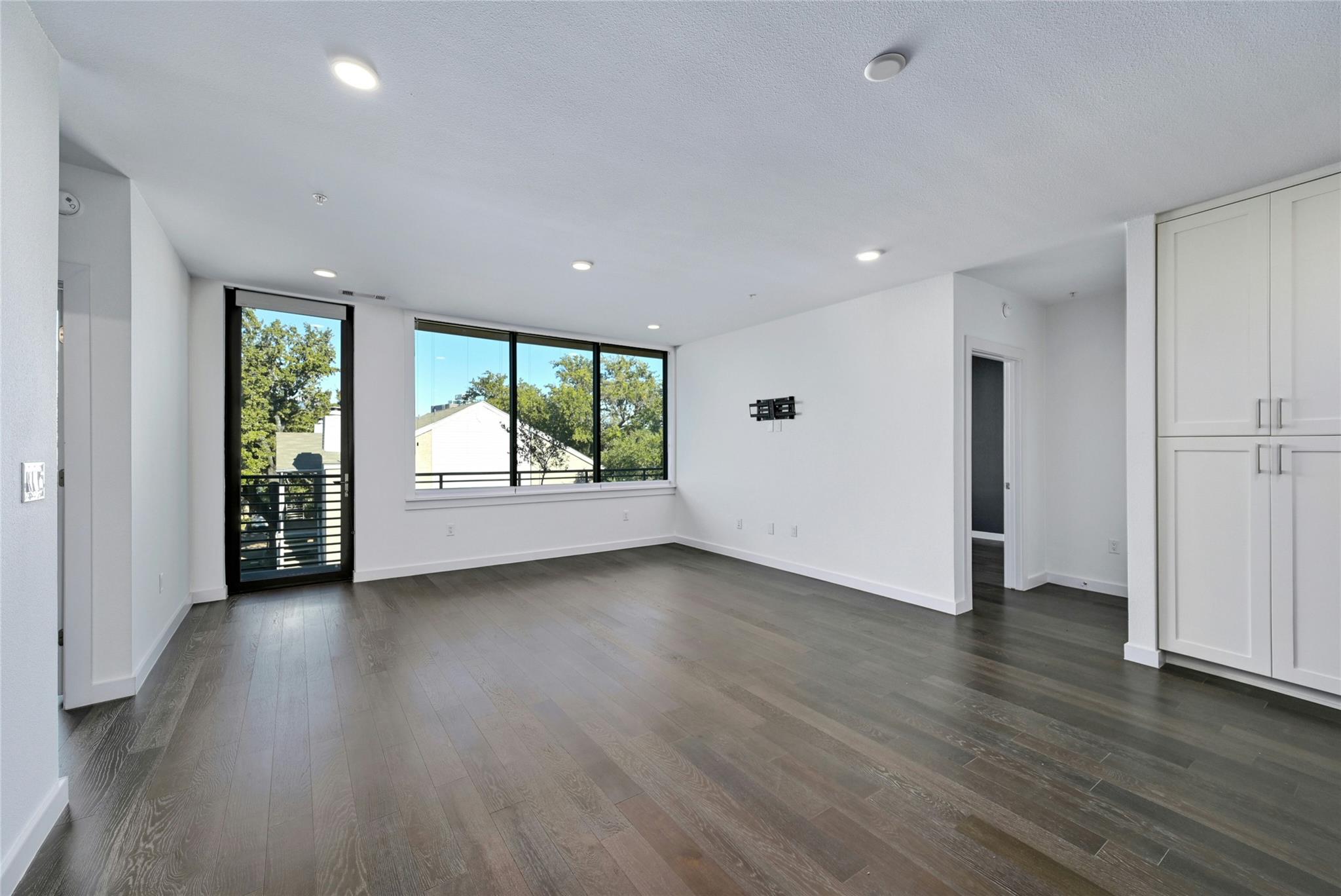 900 S 1st St # 403, Austin, TX 78704