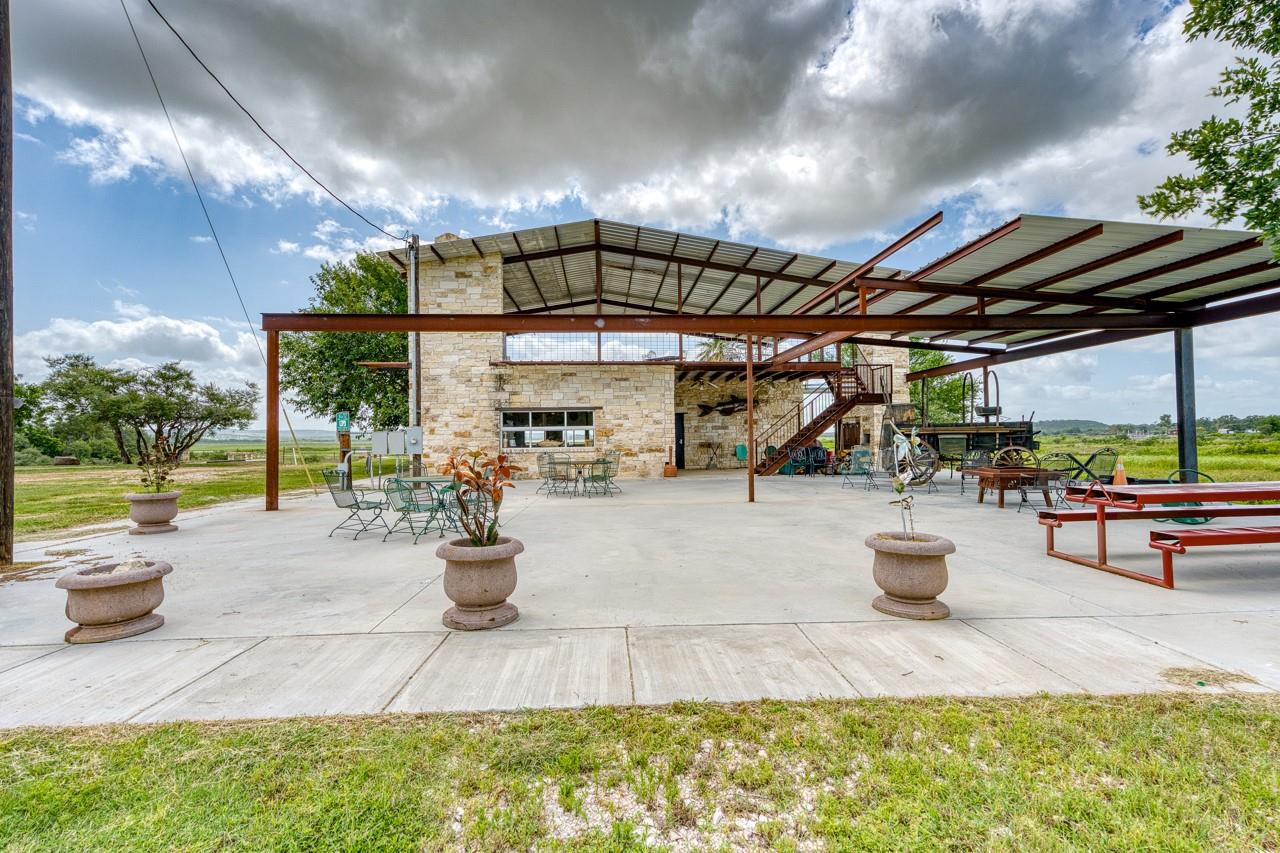 100 Scott Dr, Tow, TX 78672