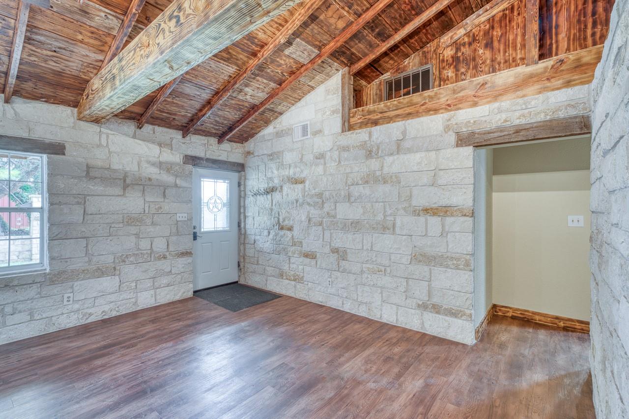 100 Scott Dr, Tow, TX 78672