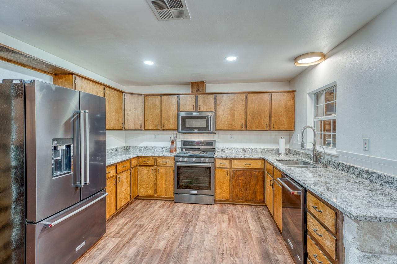 100 Scott Dr, Tow, TX 78672