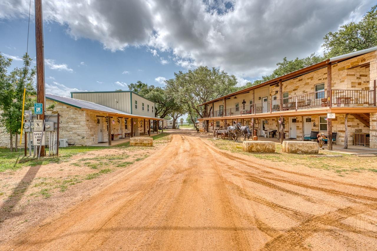 100 Scott Dr, Tow, TX 78672