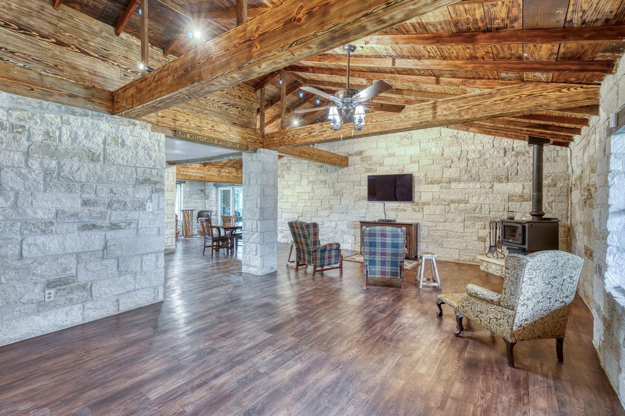 100 Scott Dr, Tow, TX 78672