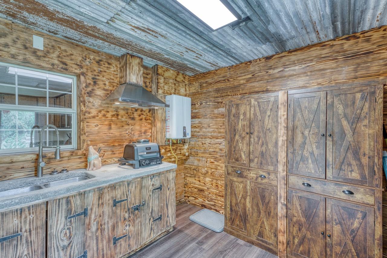 100 Scott Dr, Tow, TX 78672