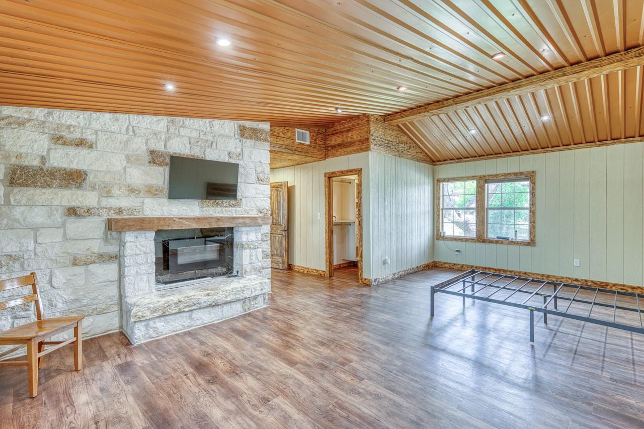 100 Scott Dr, Tow, TX 78672