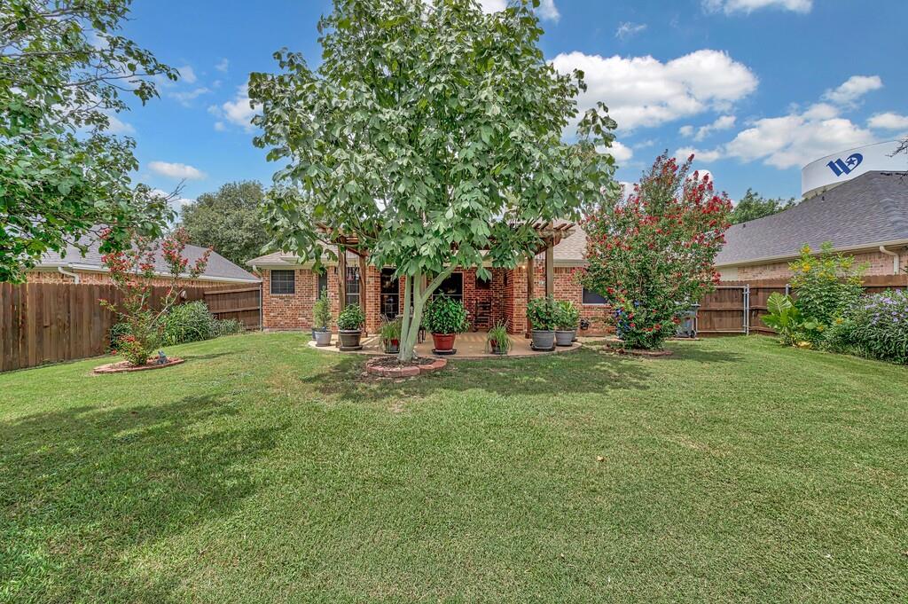 2404 Cambridge, Lorena, TX 76655