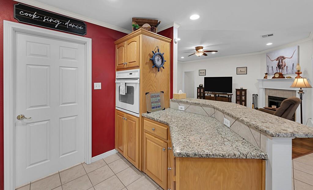 2404 Cambridge, Lorena, TX 76655