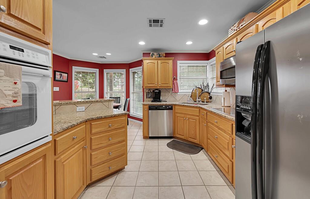 2404 Cambridge, Lorena, TX 76655