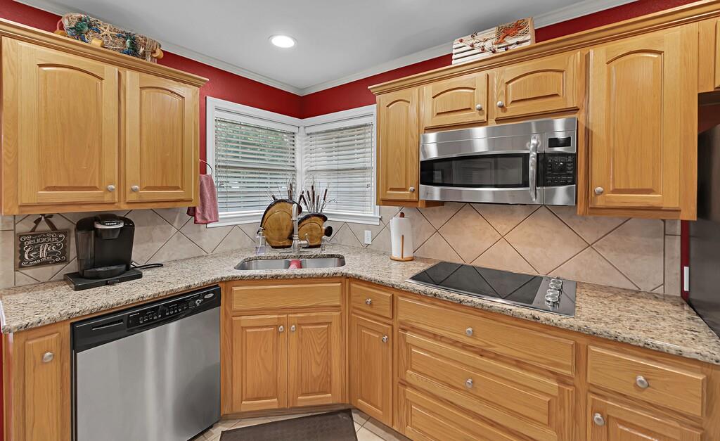 2404 Cambridge, Lorena, TX 76655
