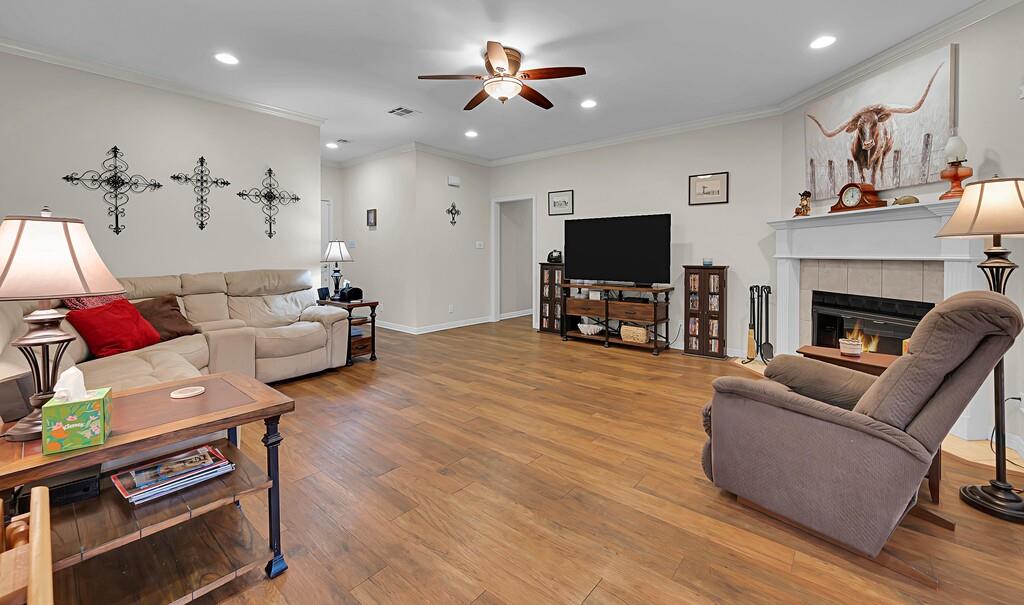 2404 Cambridge, Lorena, TX 76655