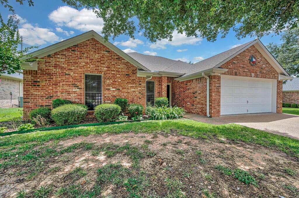 2404 Cambridge, Lorena, TX 76655