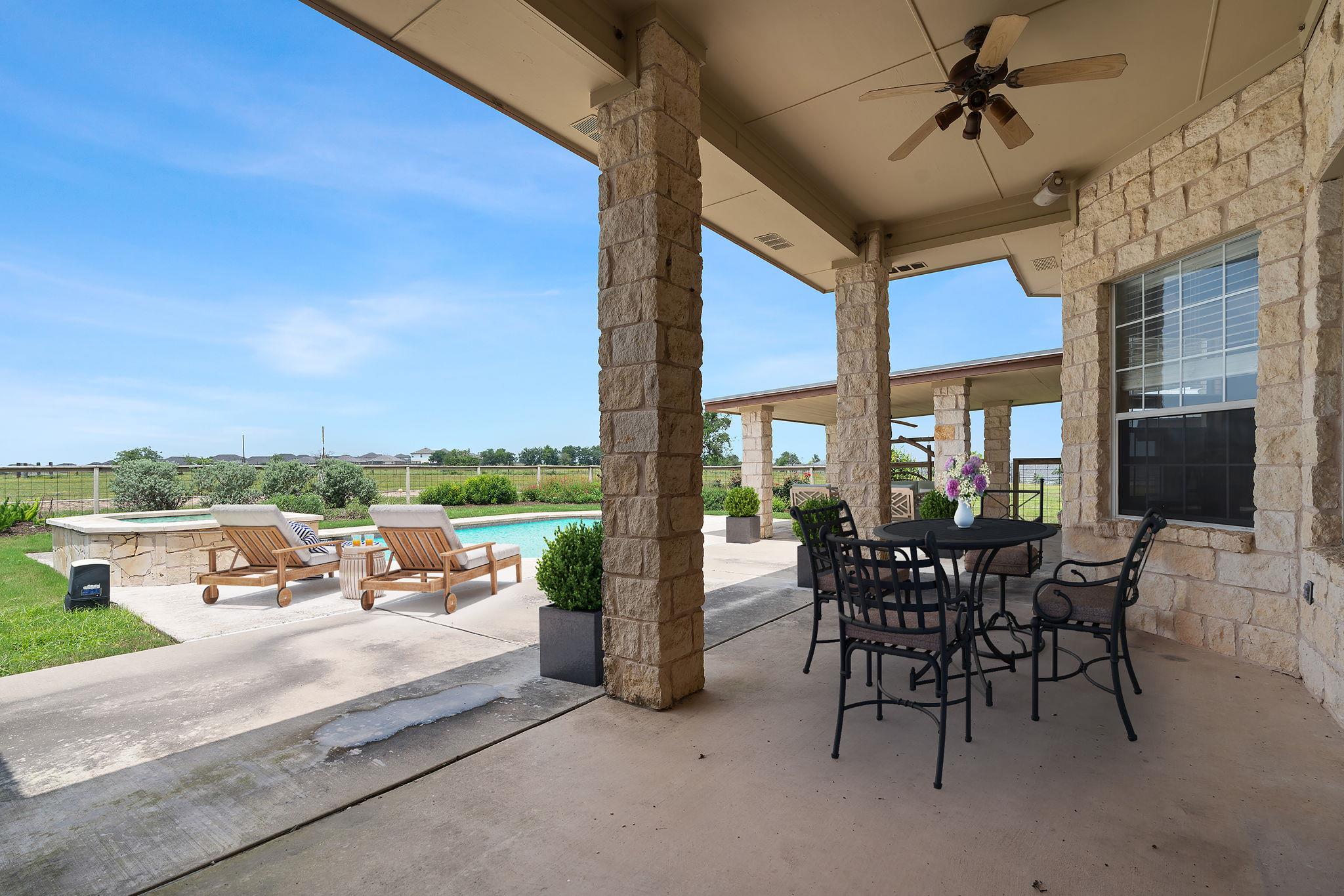 400 Hyview Ln, Hutto, TX 78634