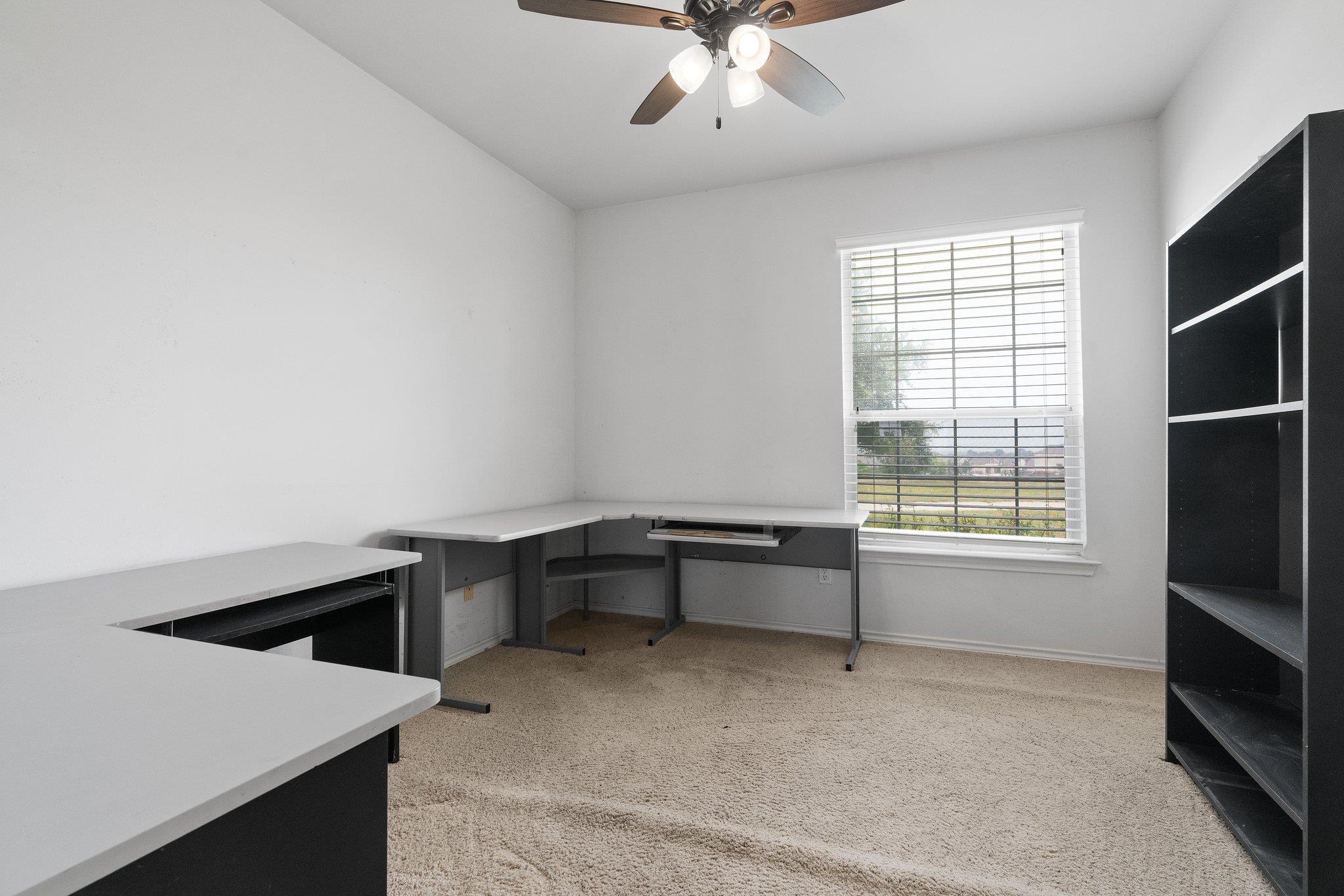 400 Hyview Ln, Hutto, TX 78634