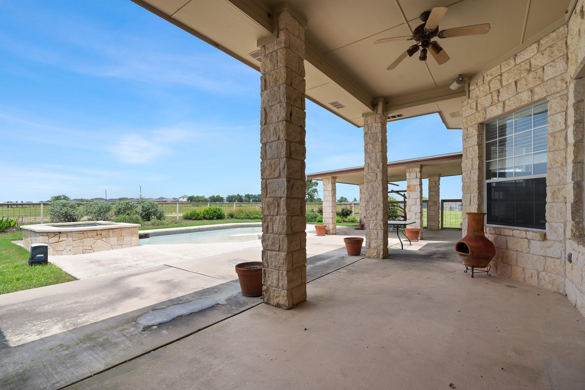 400 Hyview Ln, Hutto, TX 78634