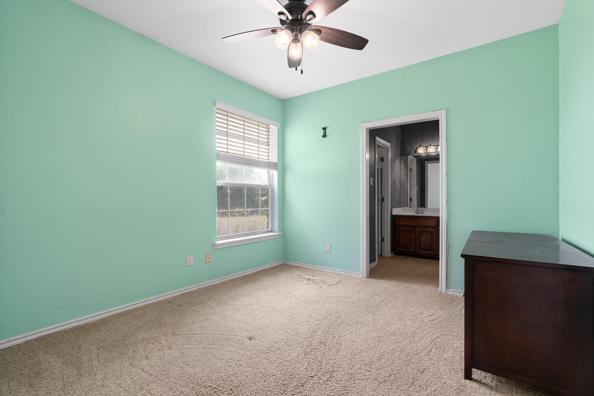 400 Hyview Ln, Hutto, TX 78634