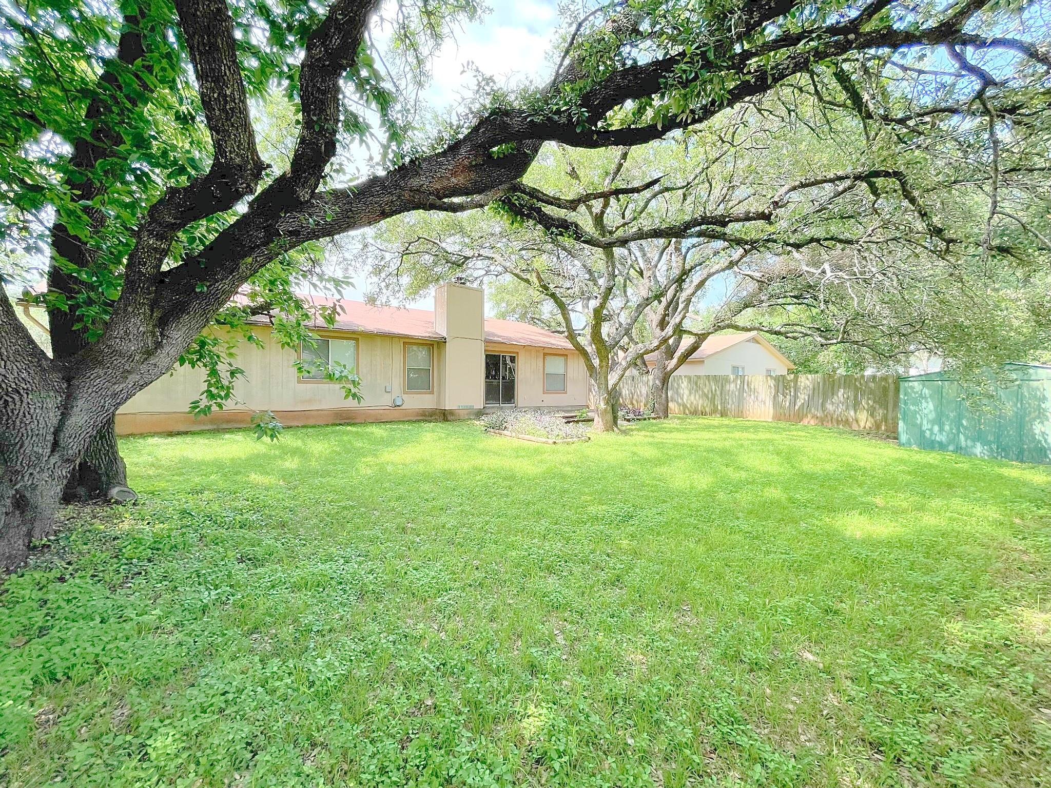 12111 Saxony Ln, Austin, TX 78727