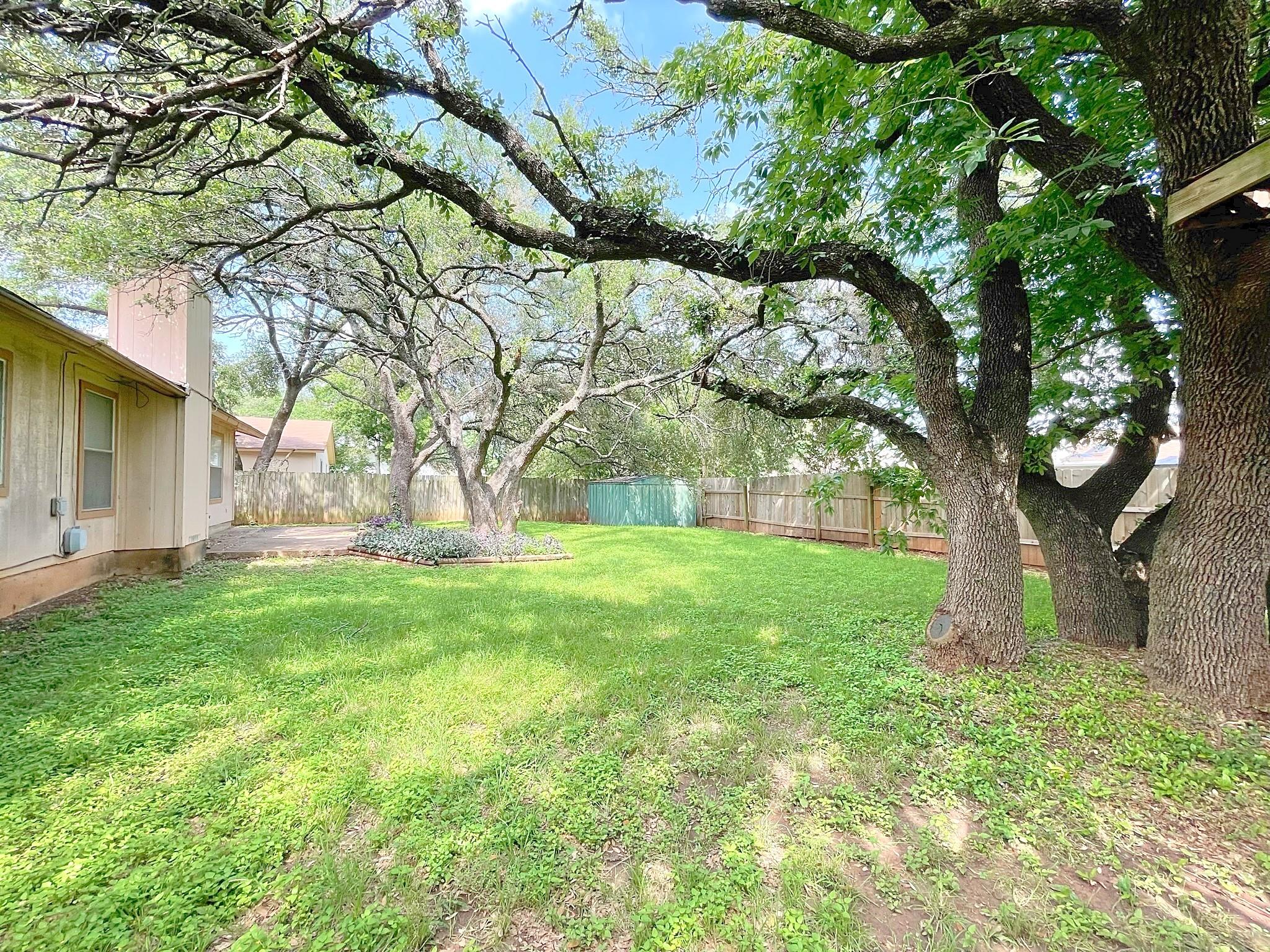 12111 Saxony Ln, Austin, TX 78727