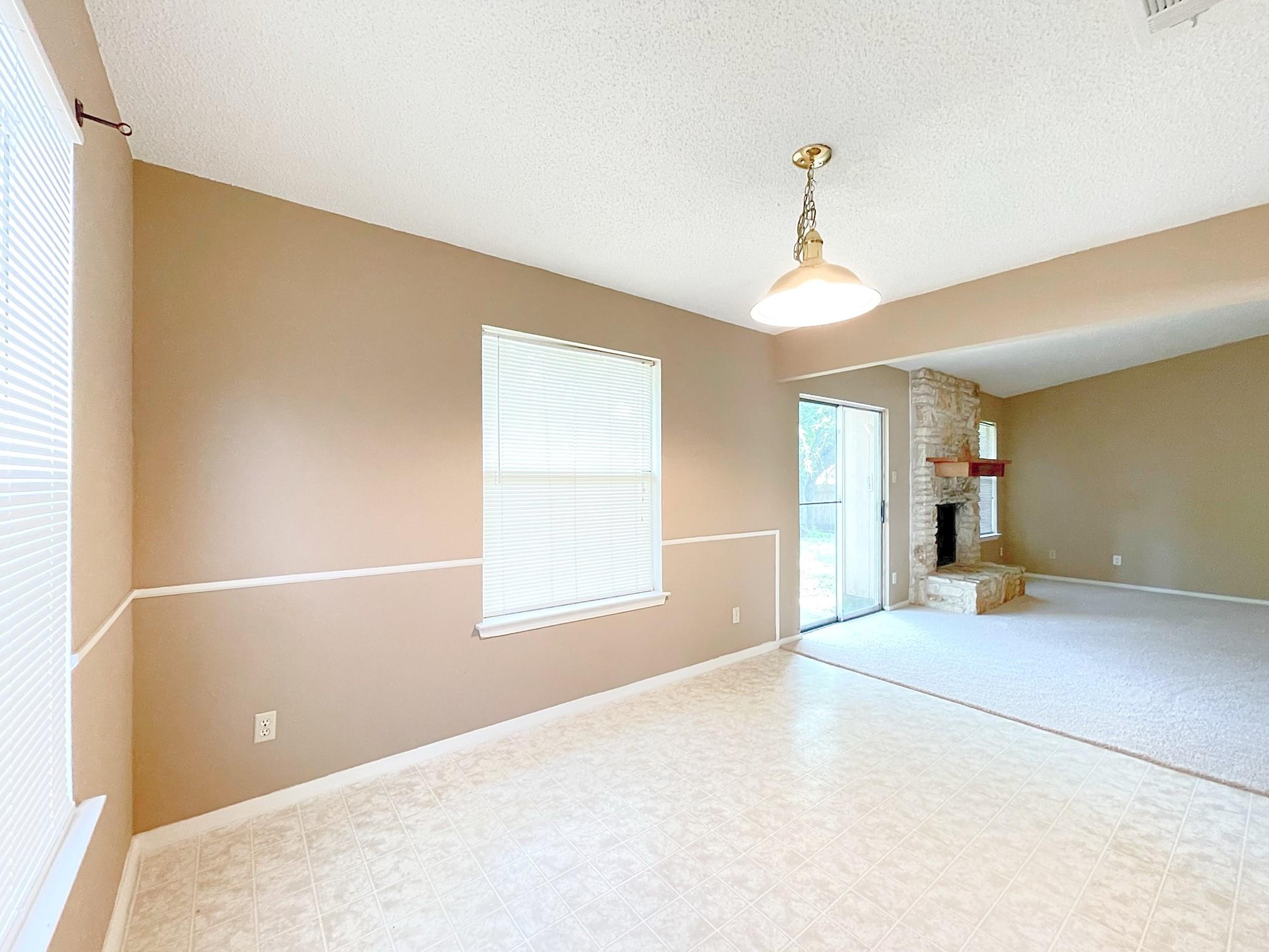 12111 Saxony Ln, Austin, TX 78727