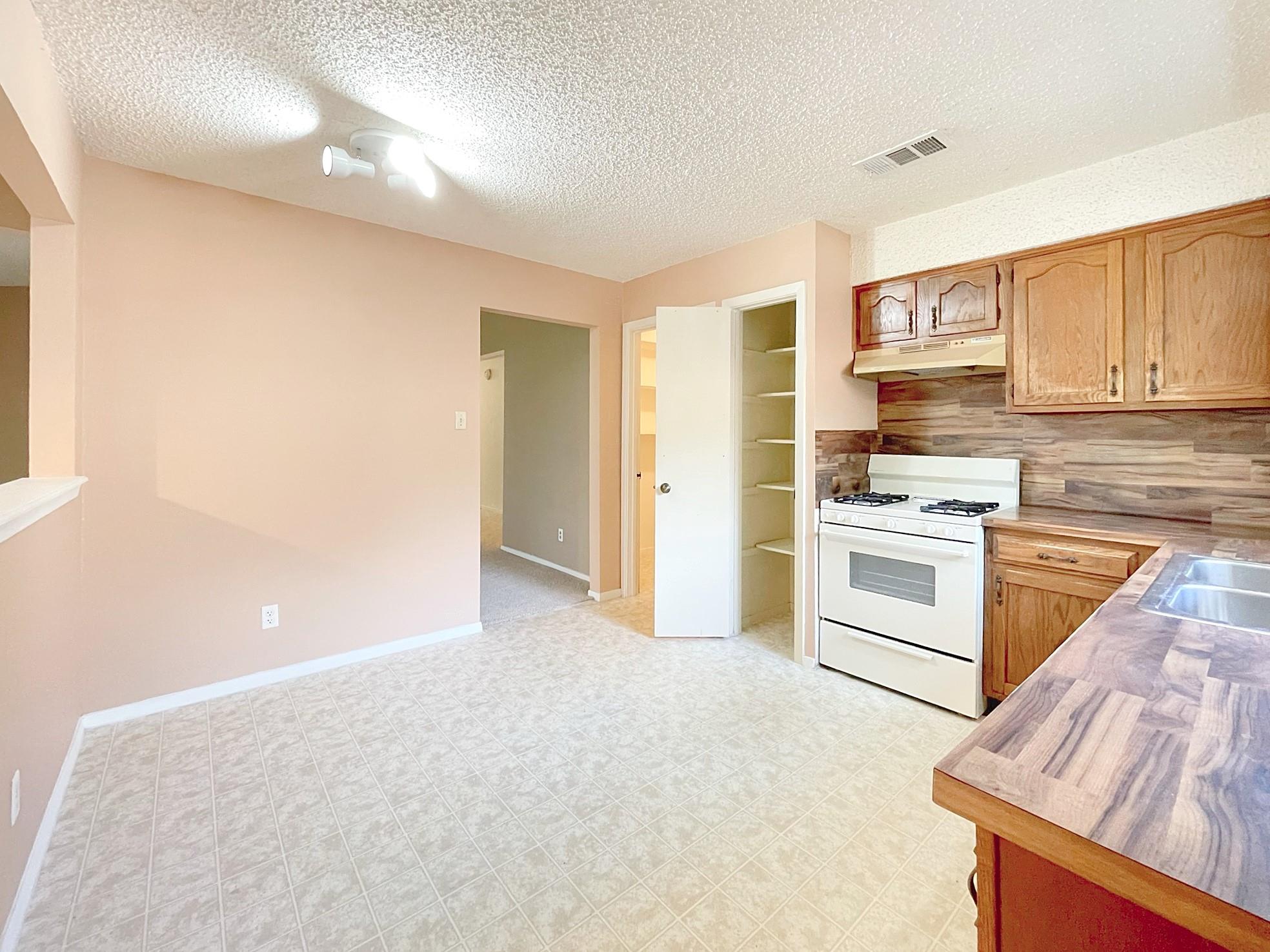 12111 Saxony Ln, Austin, TX 78727