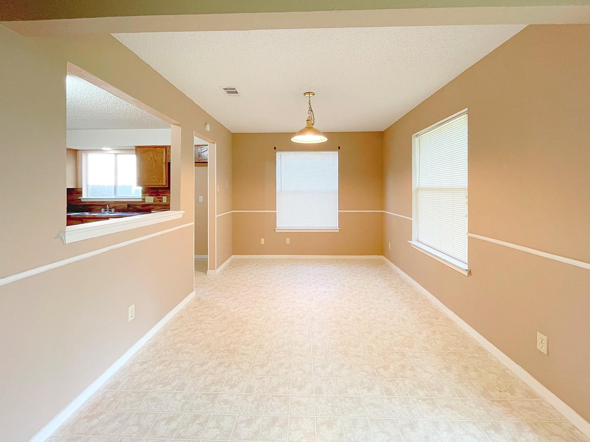 12111 Saxony Ln, Austin, TX 78727