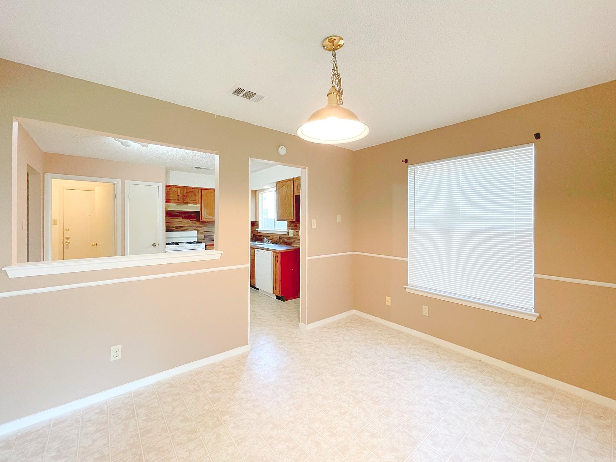 12111 Saxony Ln, Austin, TX 78727