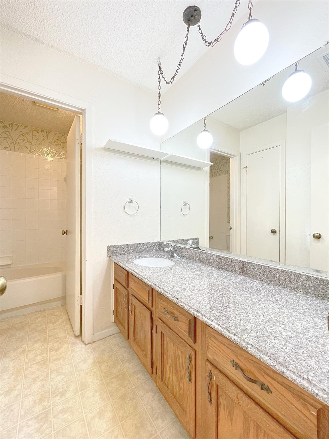 12111 Saxony Ln, Austin, TX 78727