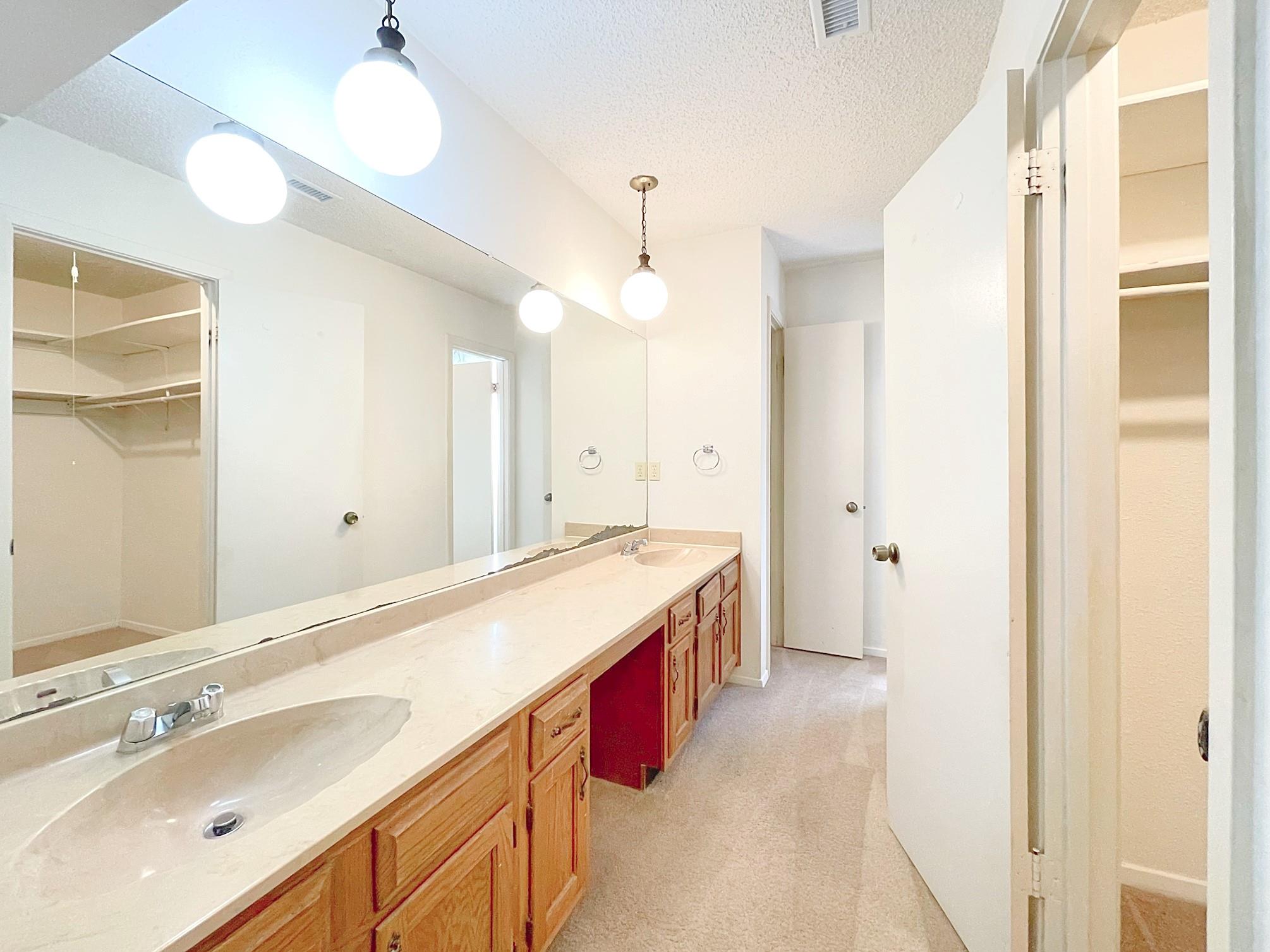 12111 Saxony Ln, Austin, TX 78727