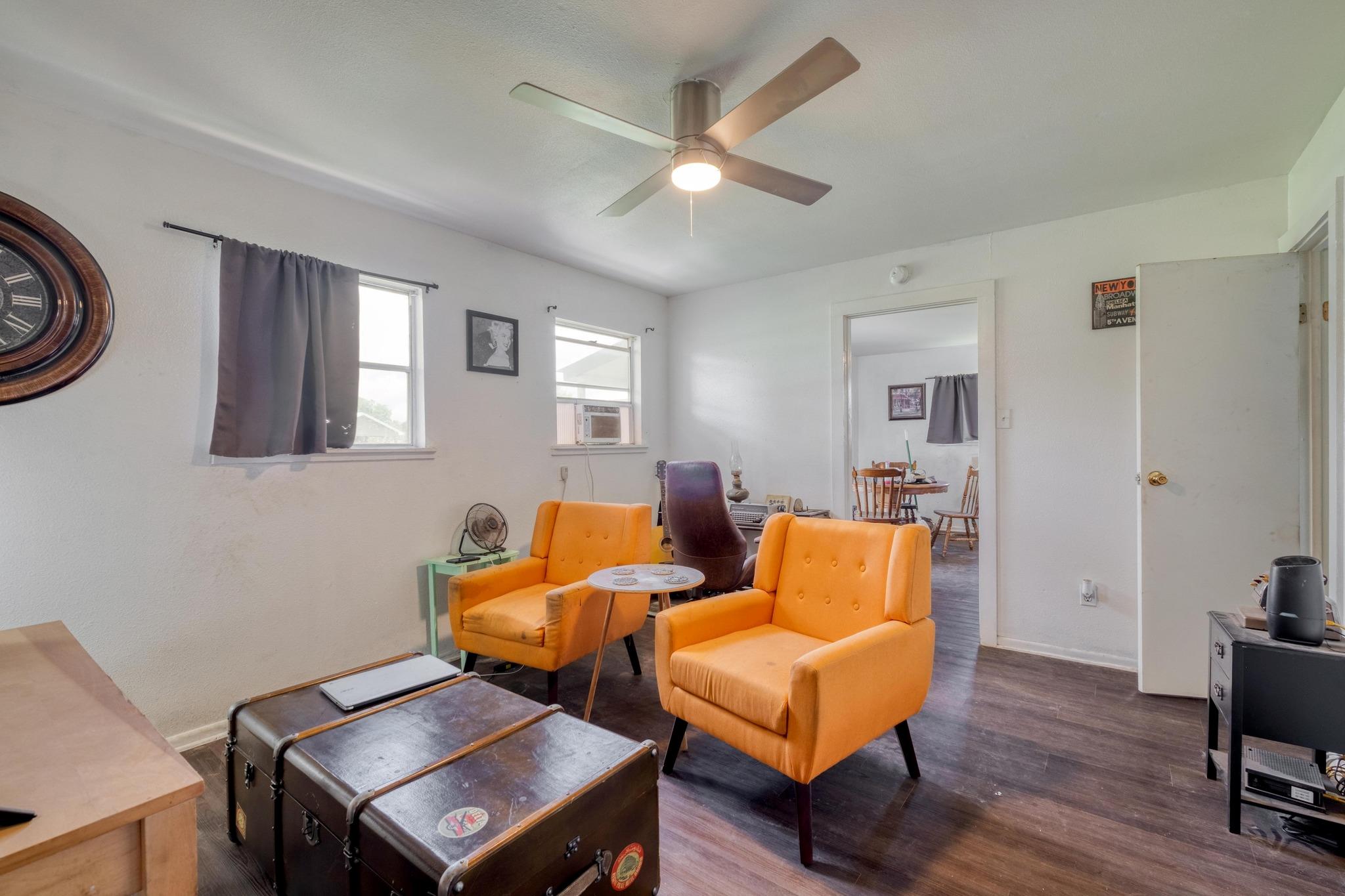 105 San Jacinto St, Smithville, TX 78957