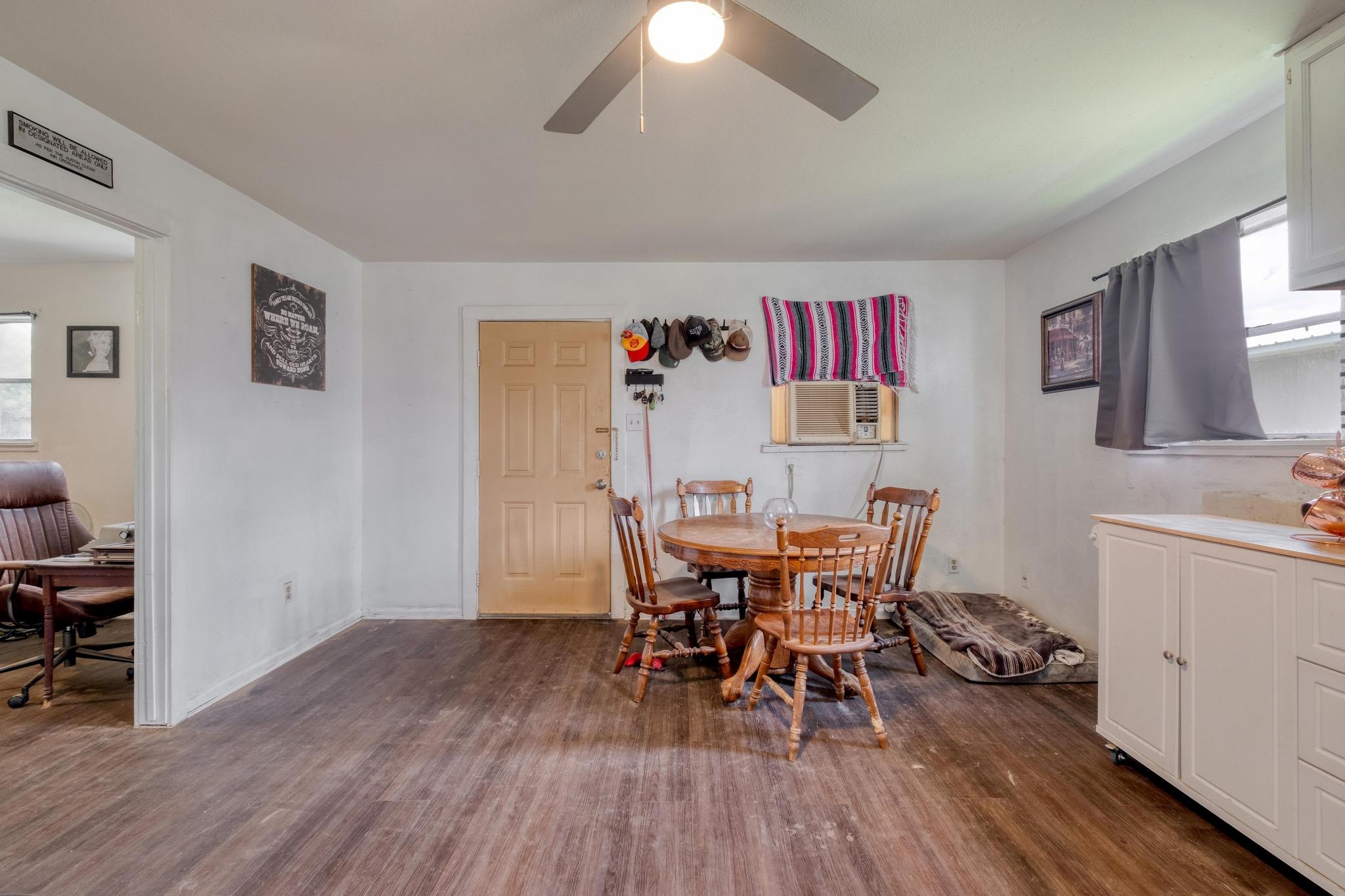 105 San Jacinto St, Smithville, TX 78957