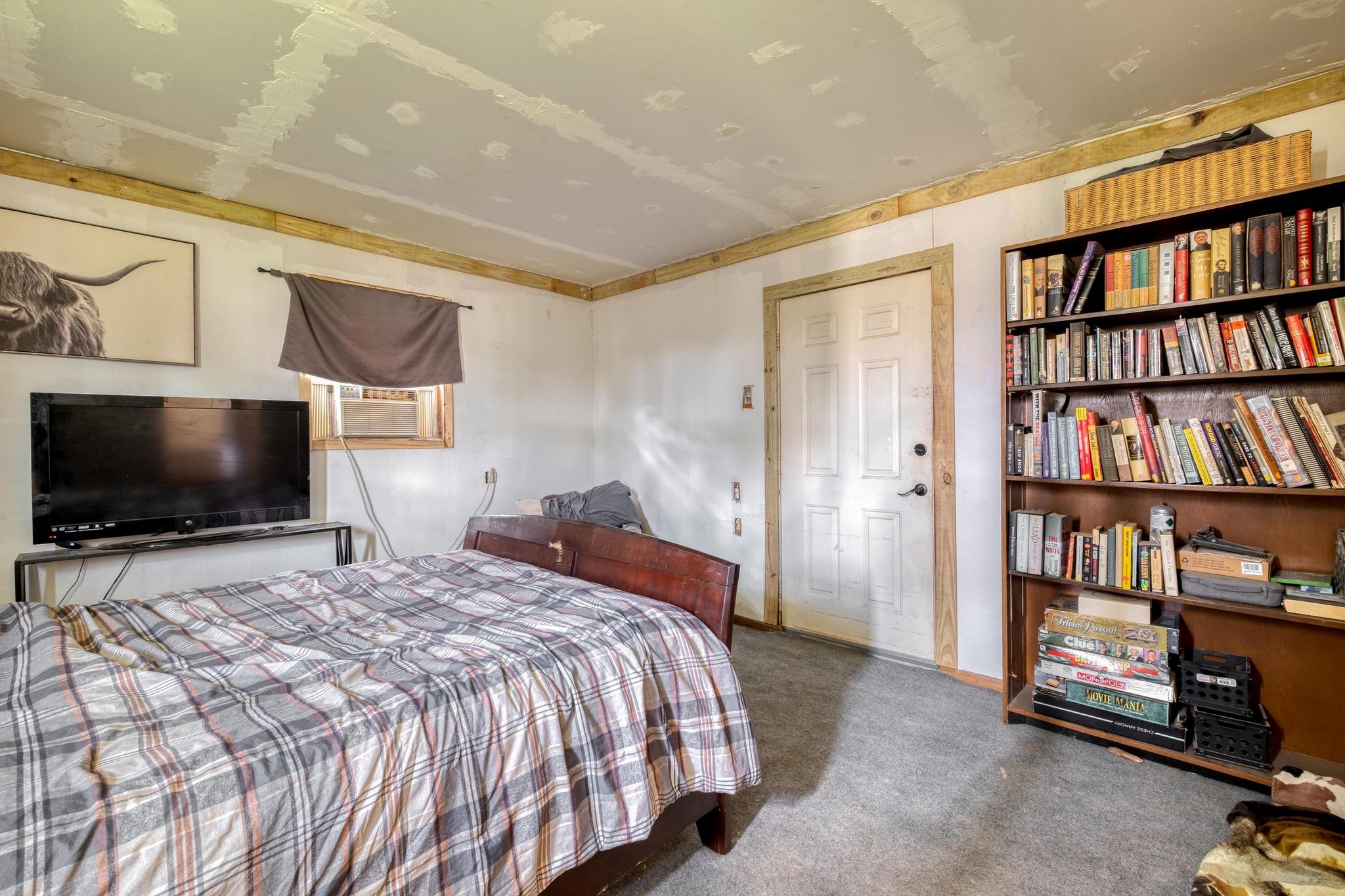 105 San Jacinto St, Smithville, TX 78957