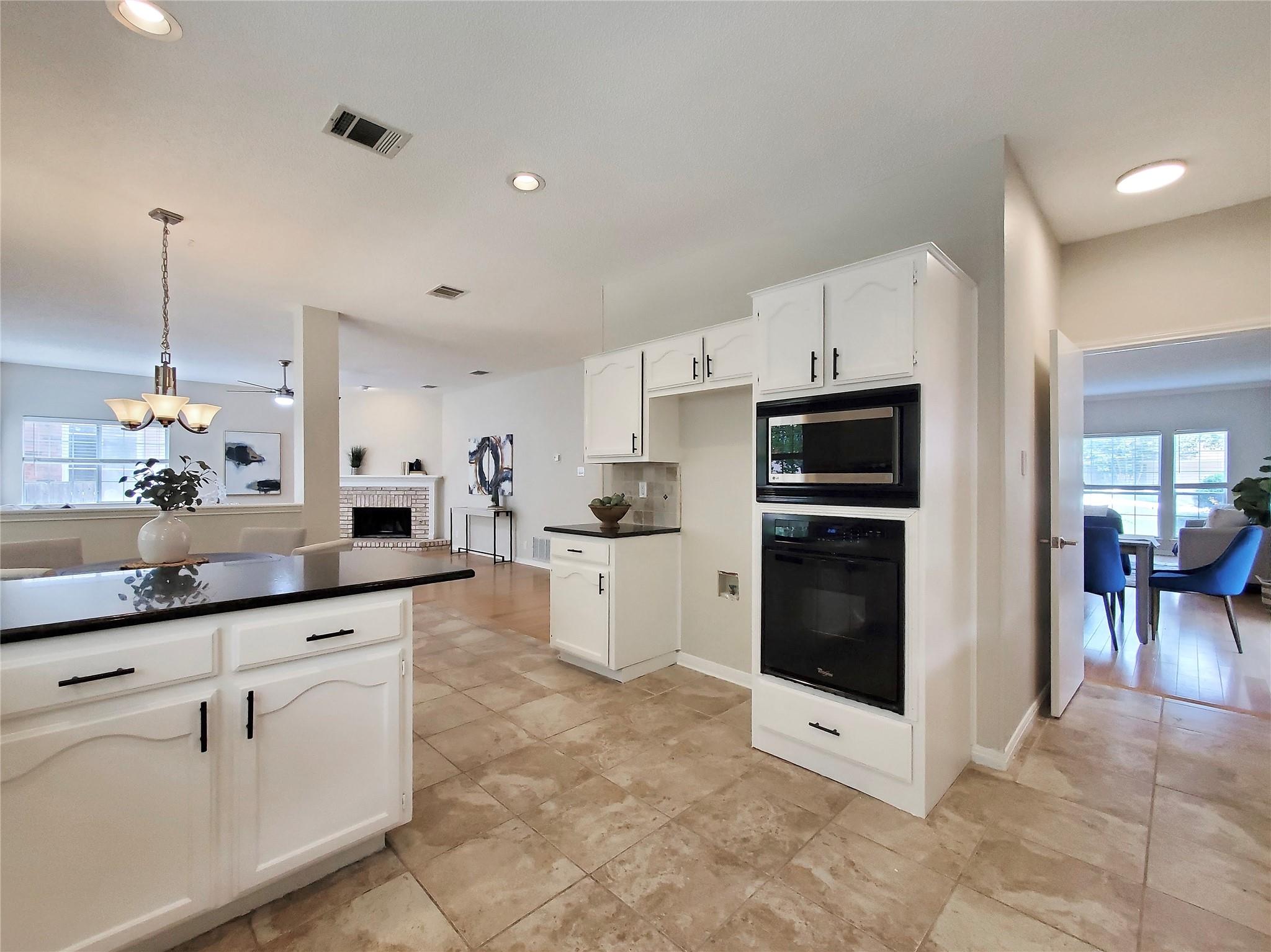 11105 CROSSLAND Dr, Austin, TX 78726
