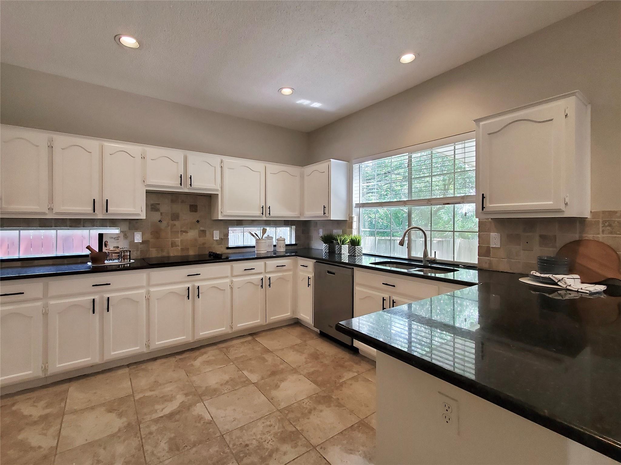 11105 CROSSLAND Dr, Austin, TX 78726