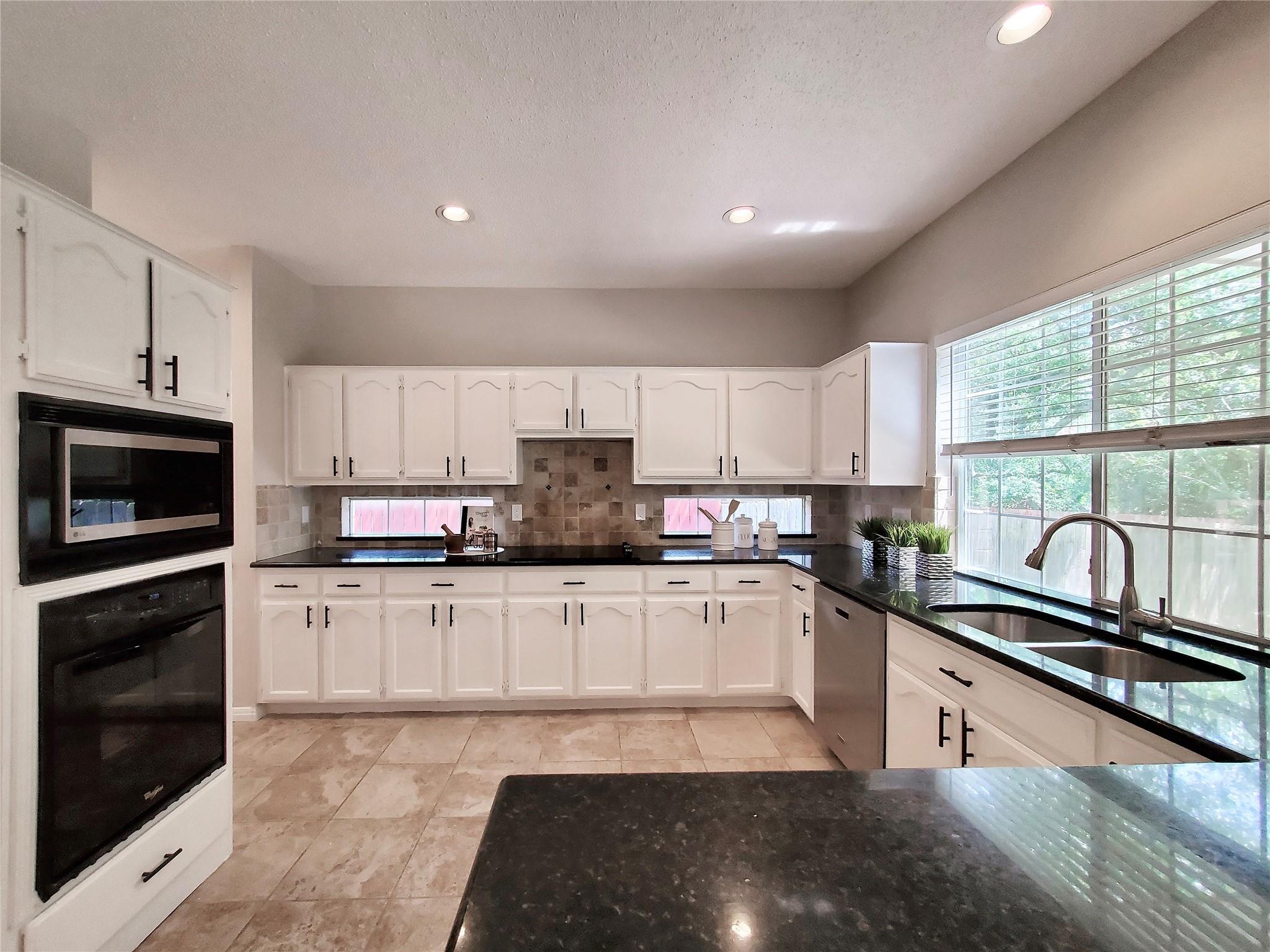 11105 CROSSLAND Dr, Austin, TX 78726