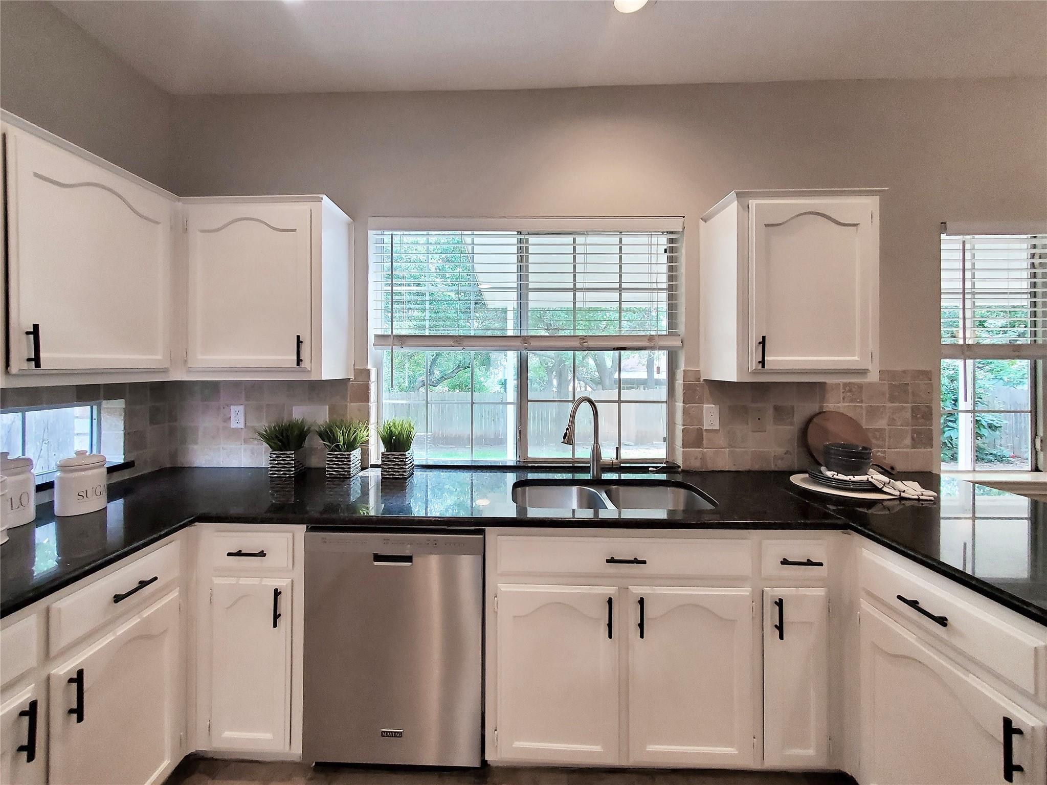 11105 CROSSLAND Dr, Austin, TX 78726