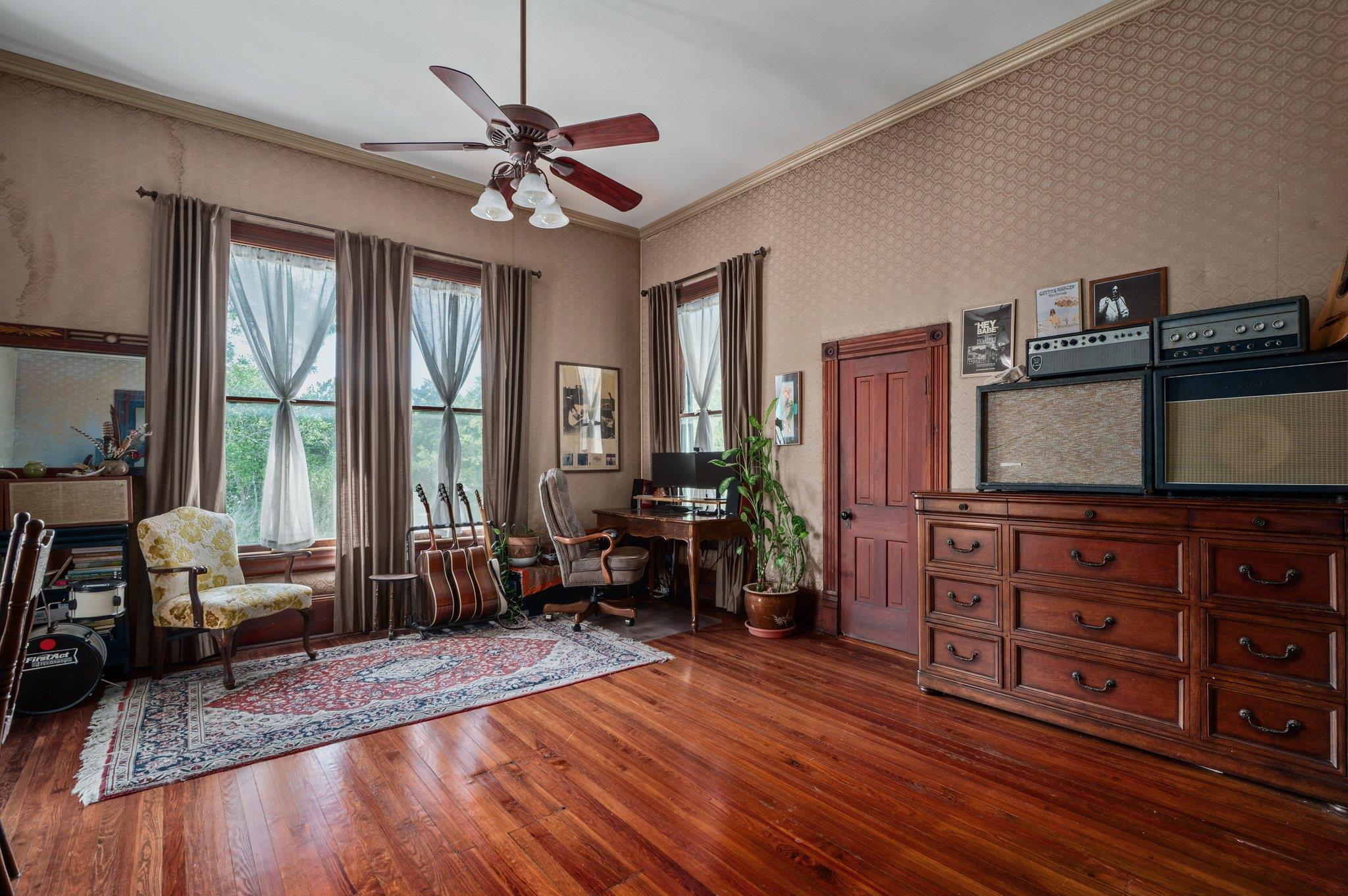 124 N Hamilton St, Gonzales, TX 78629