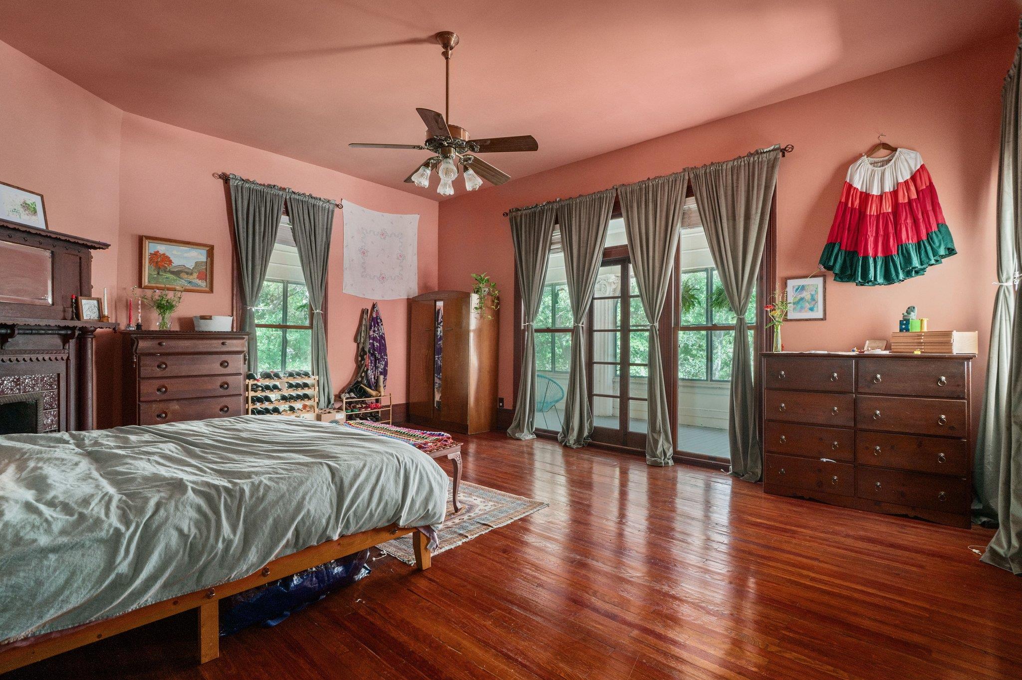 124 N Hamilton St, Gonzales, TX 78629